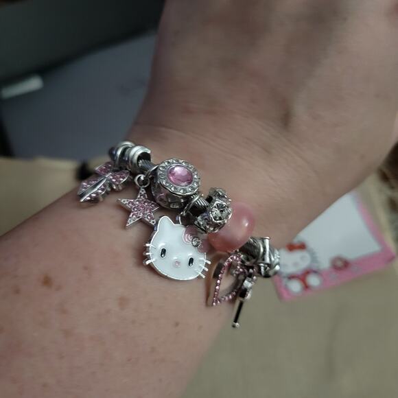 Hello Kitty pink & silver charm bracelet - Picture 2 of 2